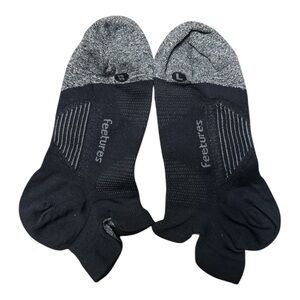 Feetures Elite Light Cushion Tab. 
Size: Medium - NWOT